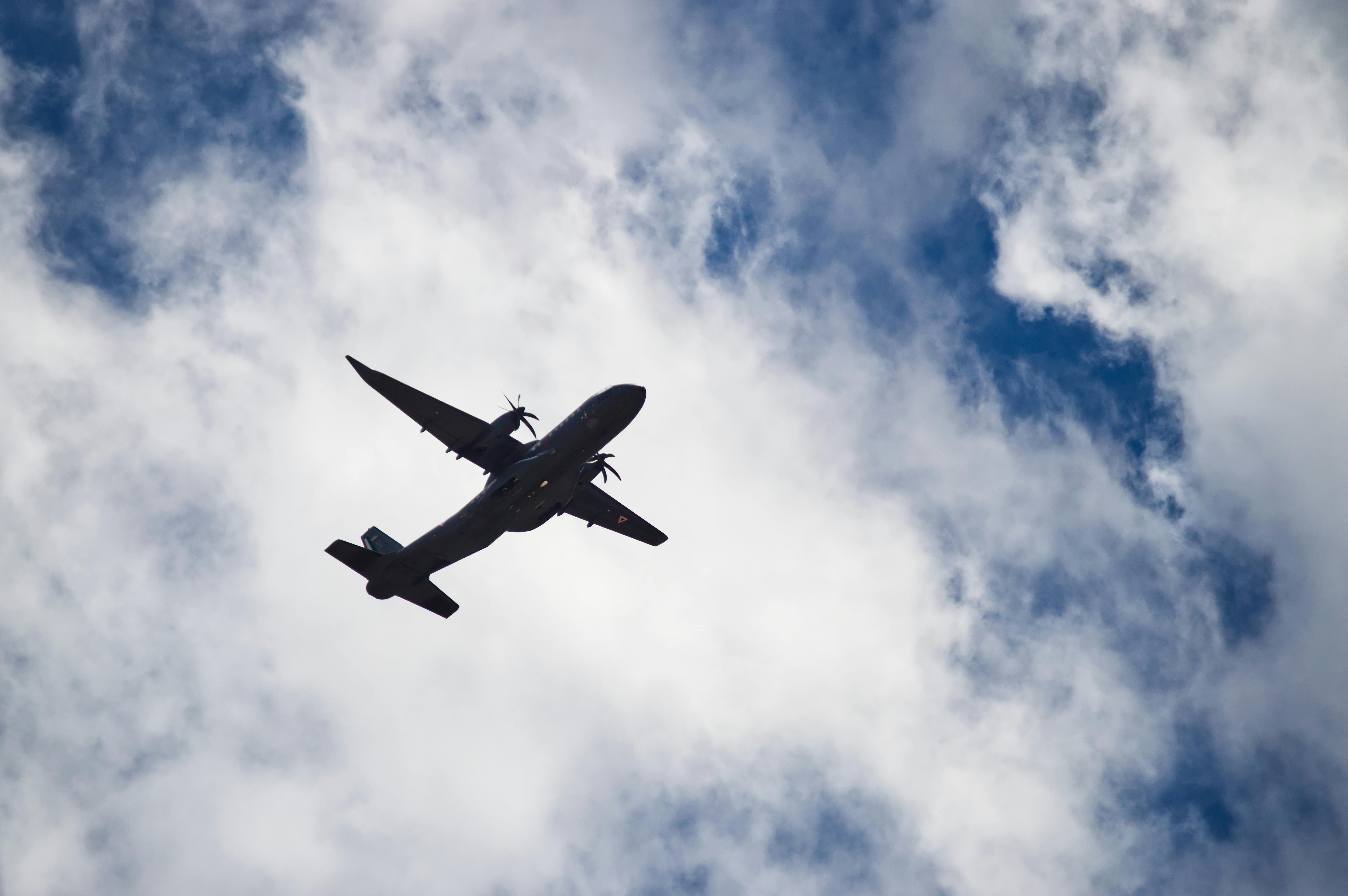 I fly 100,000 miles a year. These are my picks for best airline credit cards — Photo by Miguel Á. Padriñán on Pexels