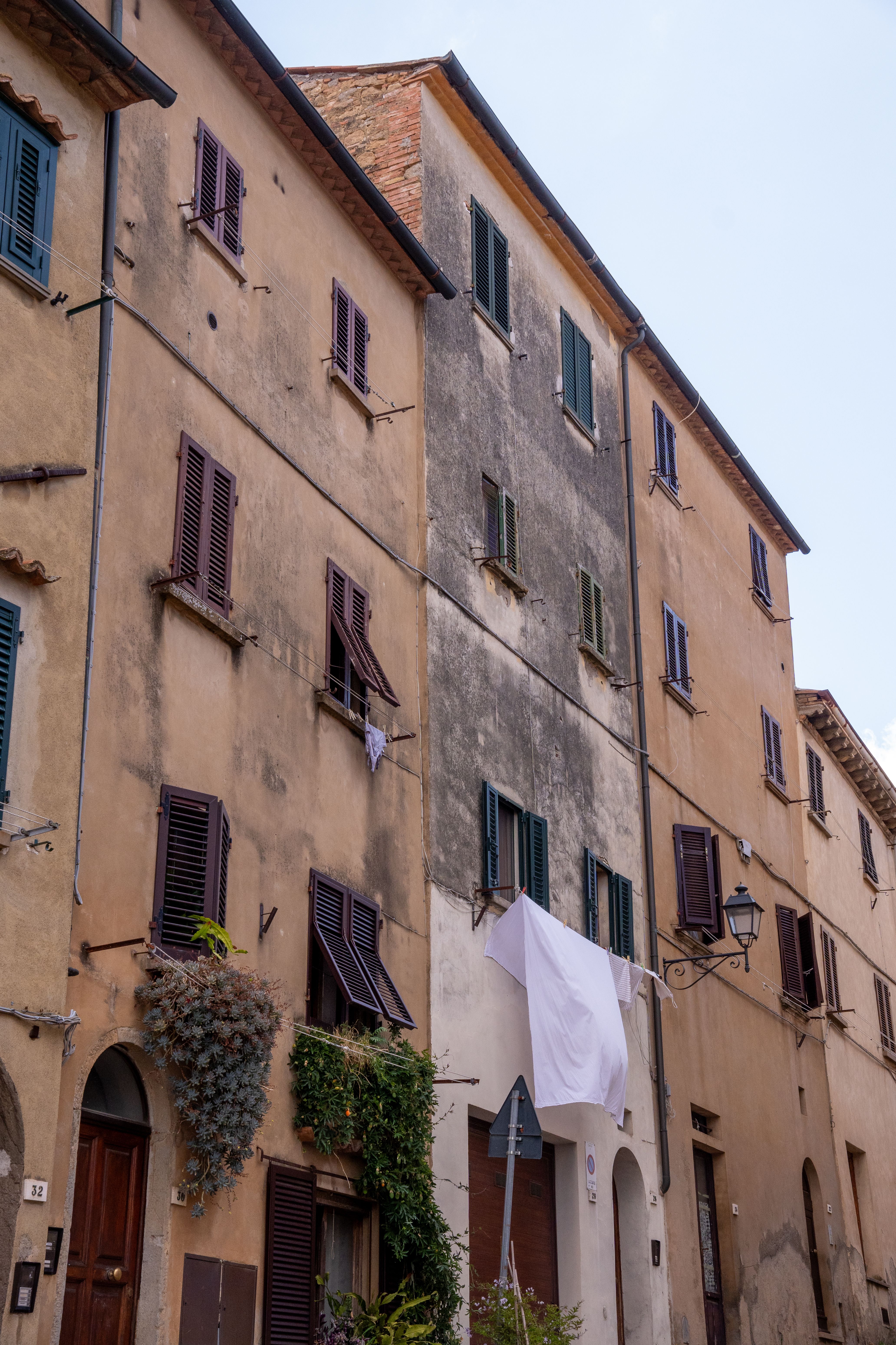 Charming Italian Residential Street Scene · Free Stock Photo