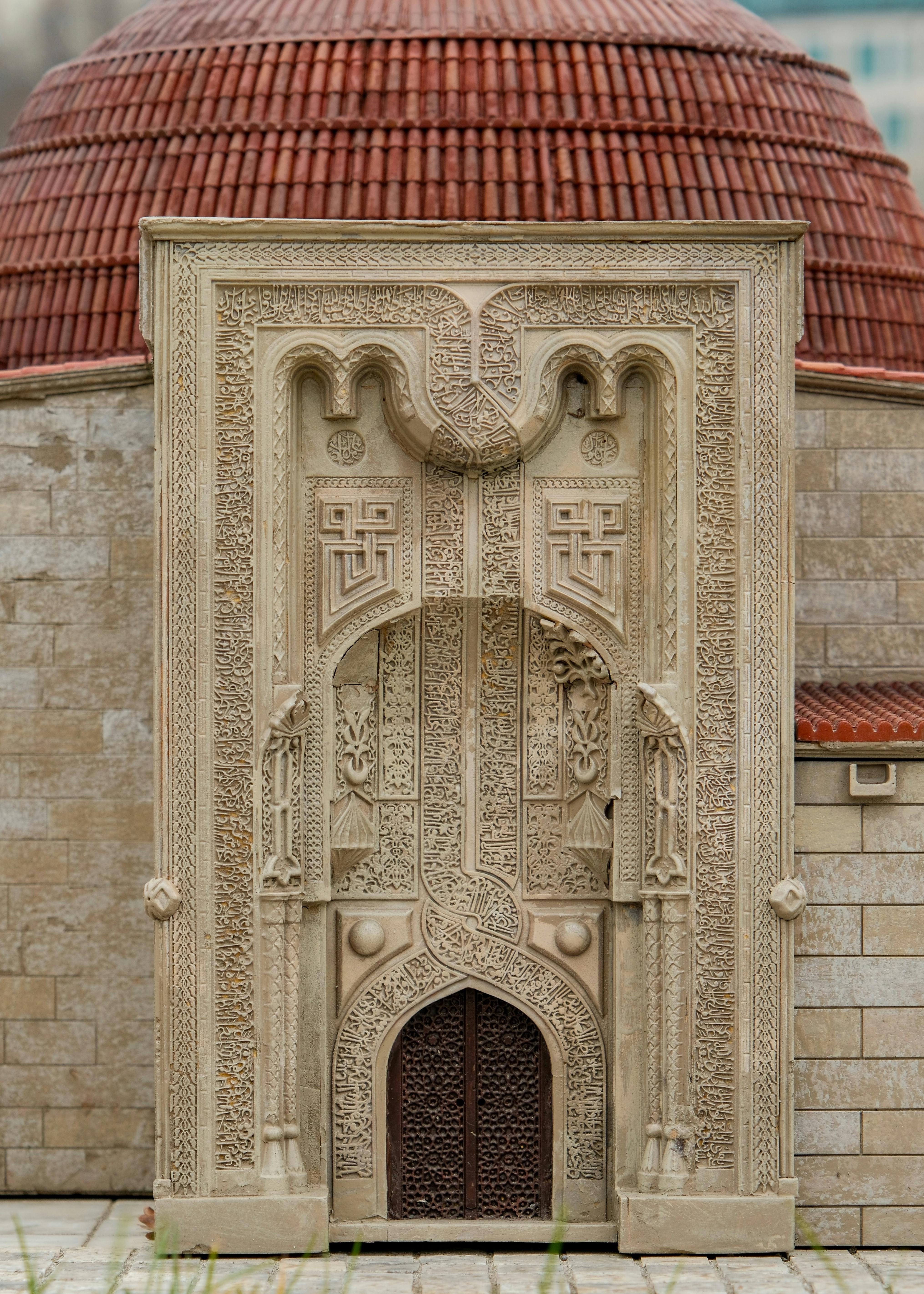 免費 位於土耳其伊斯坦堡的奧斯曼風格建築大門，裝飾精美，雕刻華麗。 圖庫相片