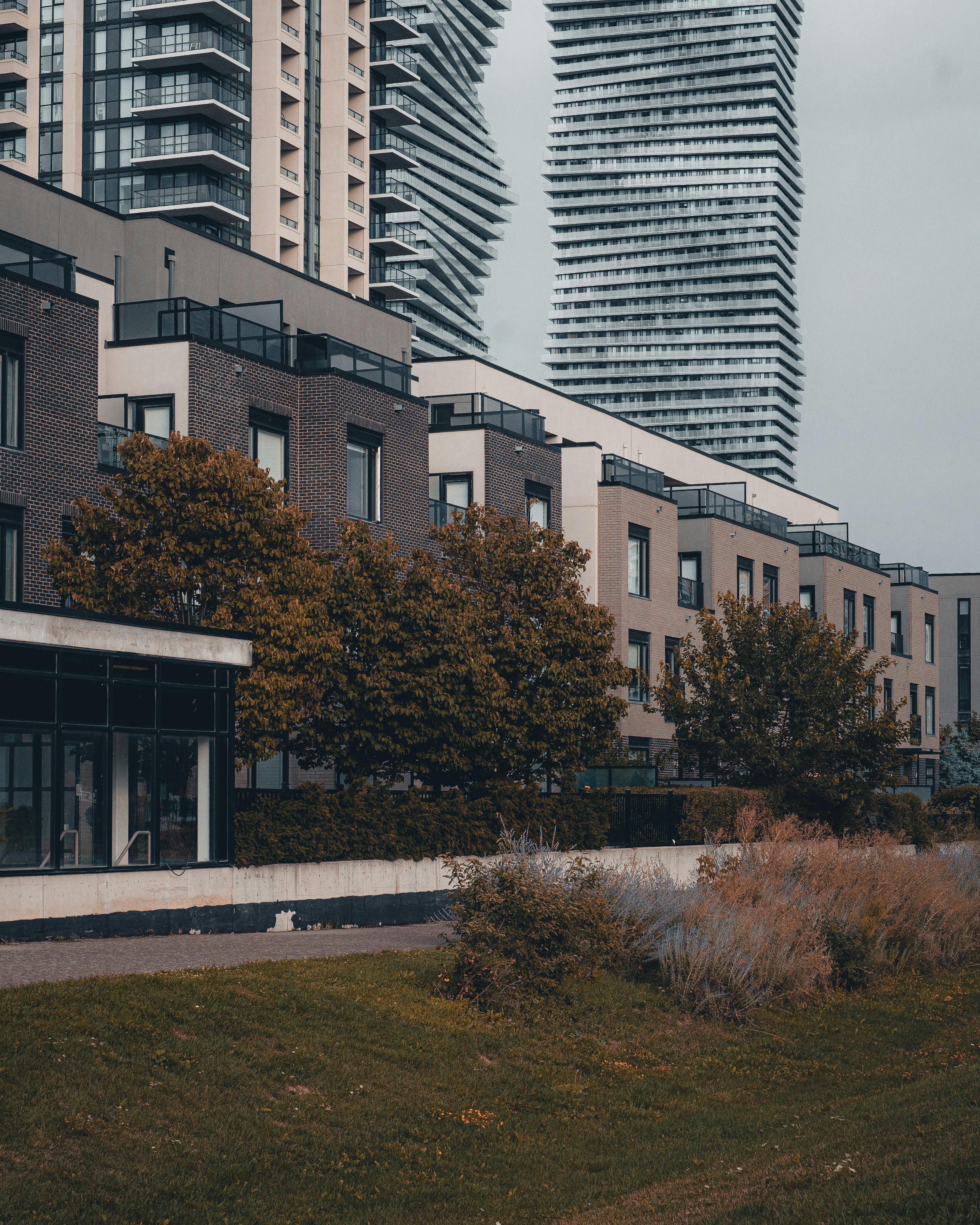 Zadarmo Súčasná mestská architektúra v Mississauga s výškovými budovami. Fotka z fotobanky