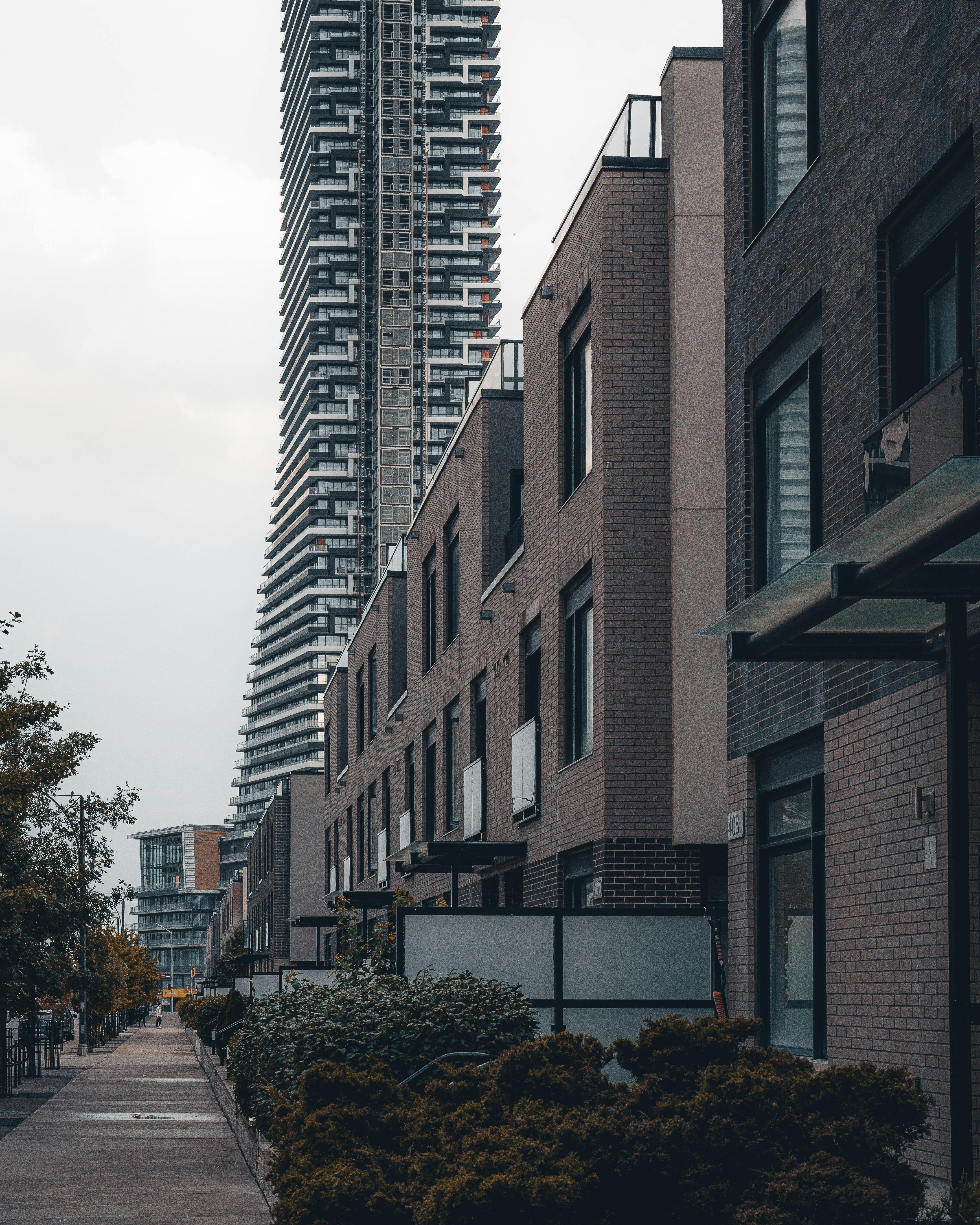 Zadarmo Dynamická panoráma mesta Mississauga v kanadskom Ontáriu s modernou architektúrou a výškovými budovami. Fotka z fotobanky