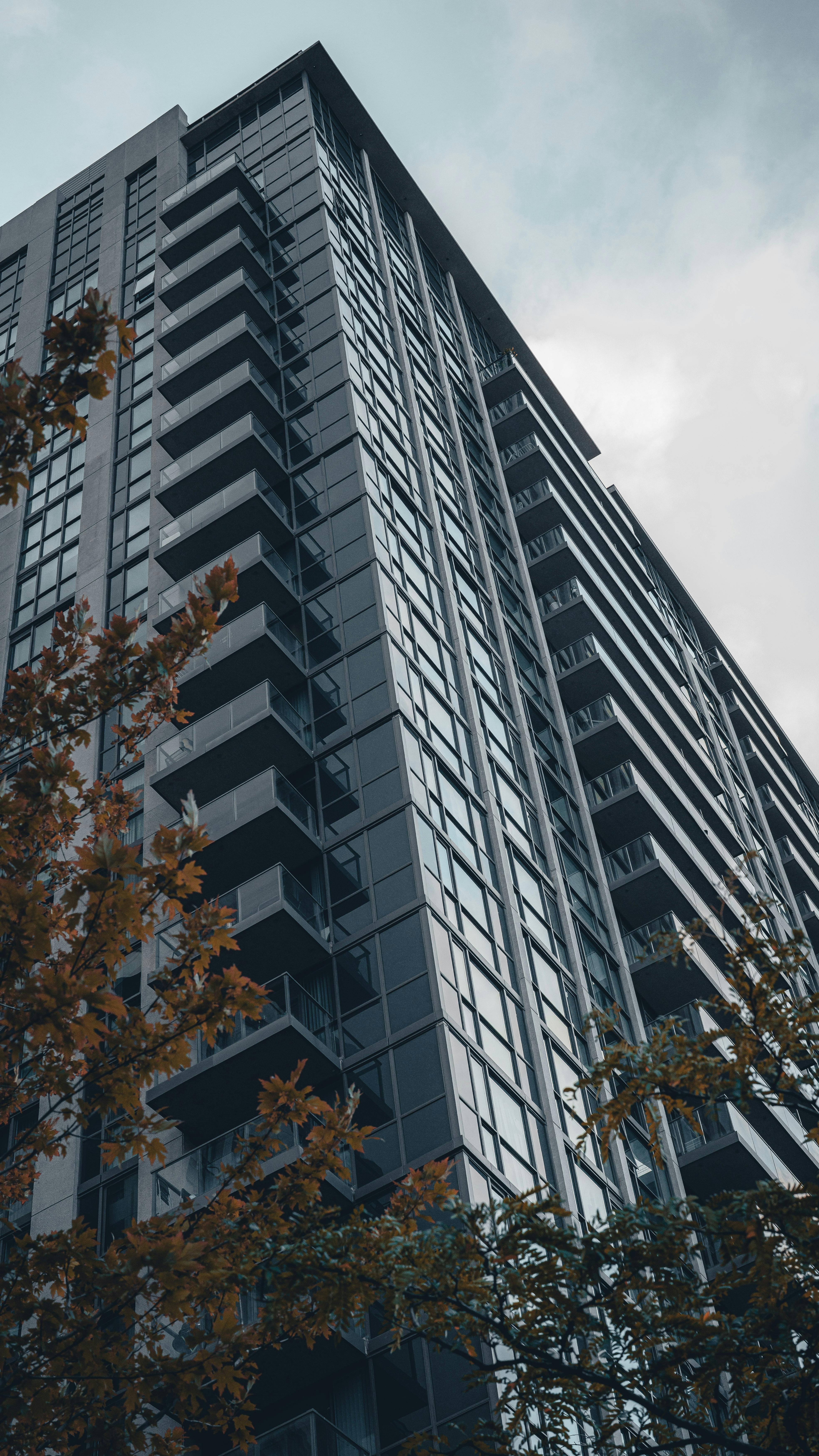 ingyenes Drámai látkép egy modern toronyházról Mississaugában, Ontarióban. Stockfotó