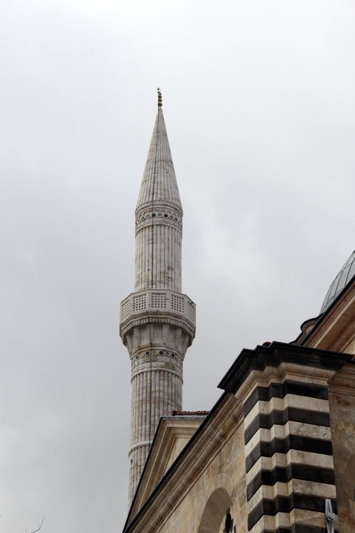 Free A striking mosque minaret reaching into a cloudy sky, showcasing Islamic architecture's elegance. Stock Photo