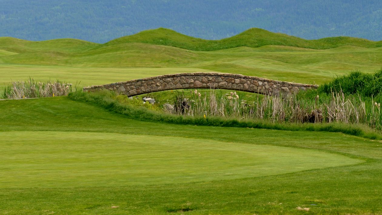 Between 2 Rocks Golf Course Stone Bridge on Rolling Golf Course Landscape · Free Stock Photo