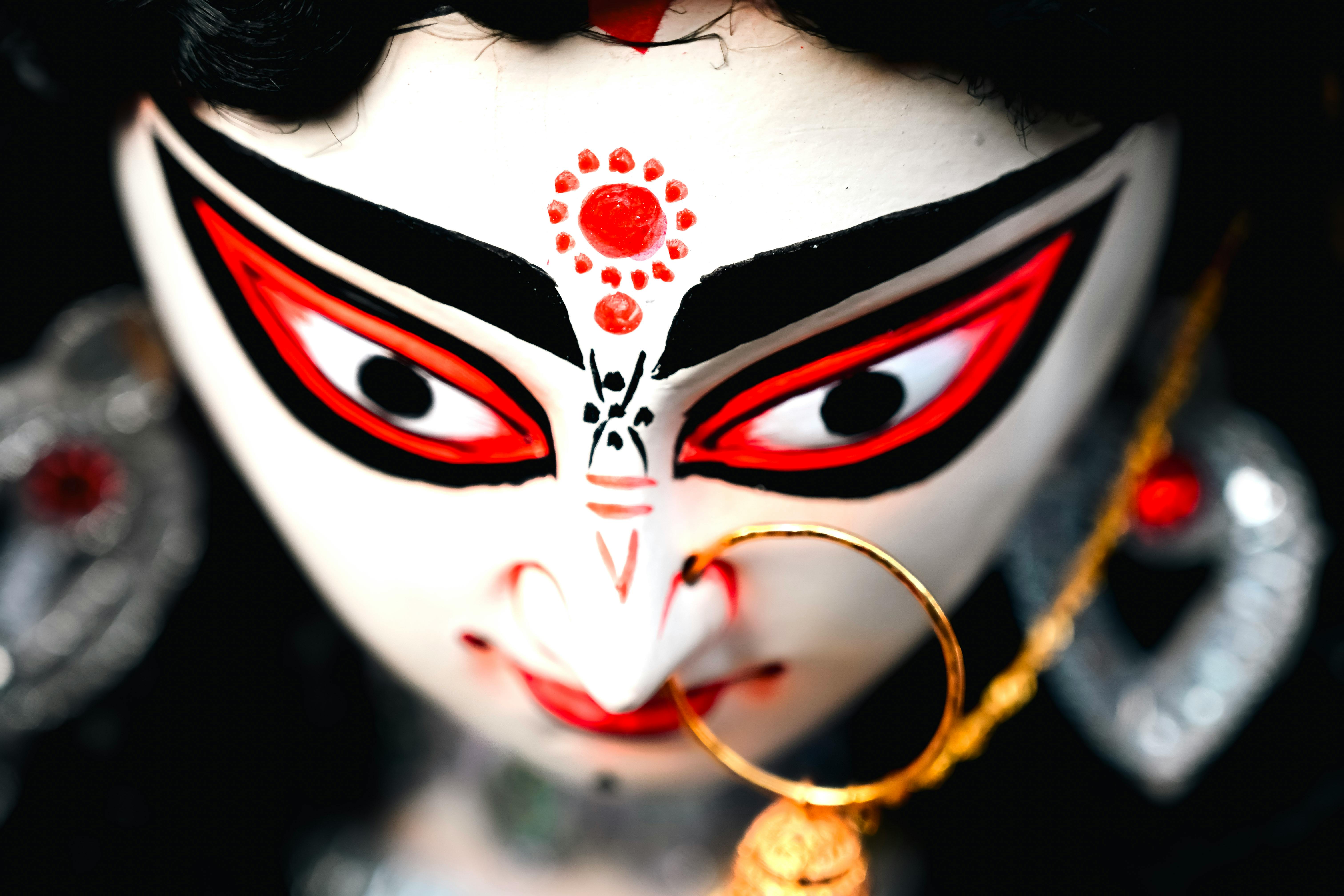 免費 在印度加爾各答拍攝的一張精美的孟加拉女神像特寫照片，展現了女神像醒目的紅色和黑色特徵。 圖庫相片