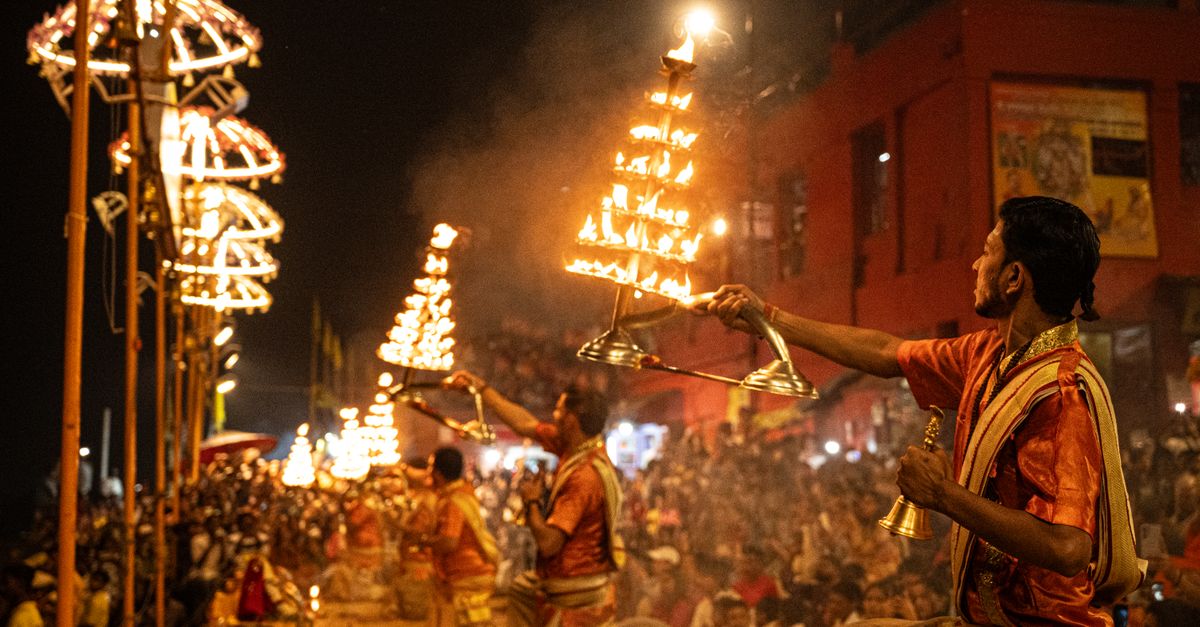 Varanasi Travel Guide 2026: Ghats, Ganga Aarti and Spiritual Immersion