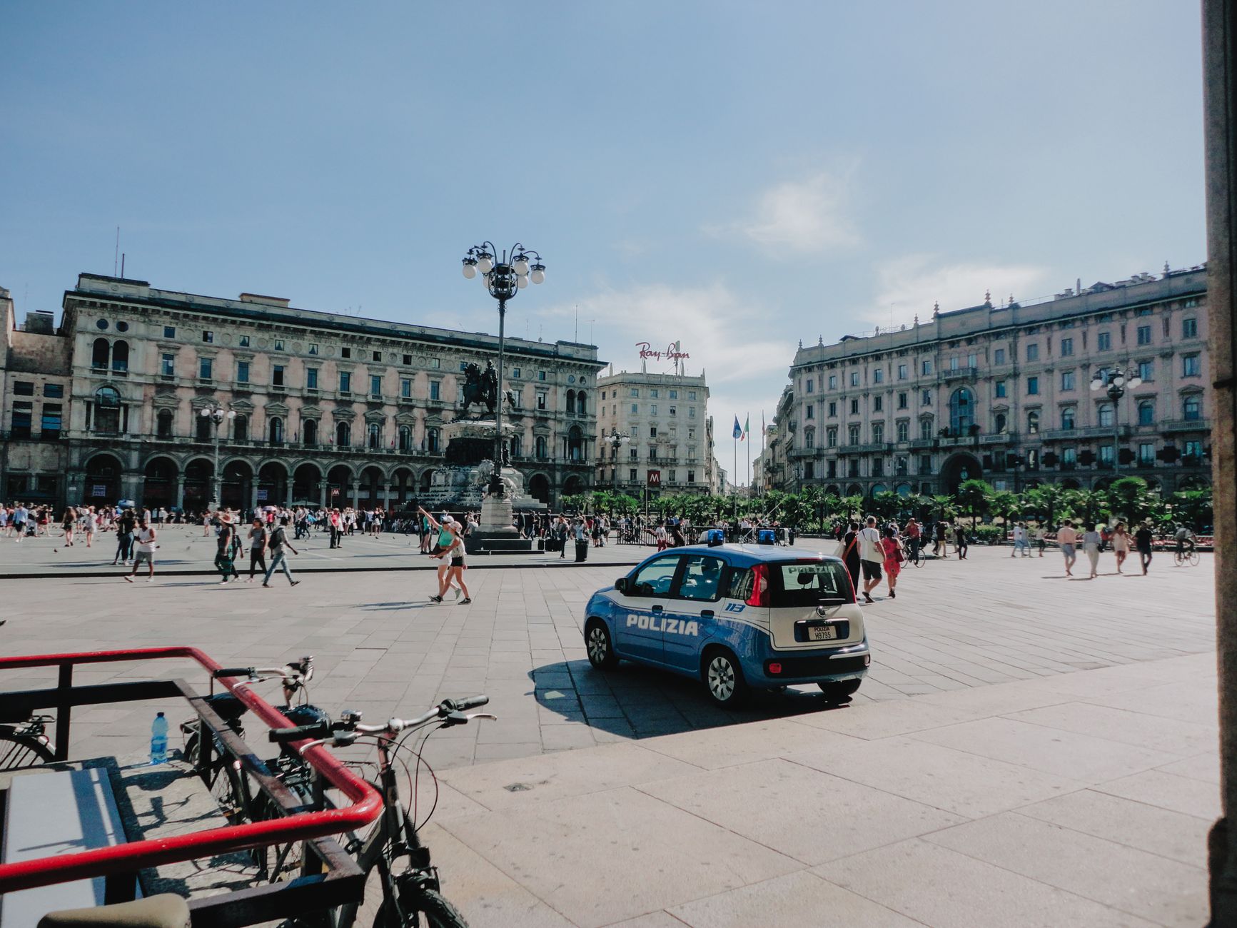 Milano'da polisin göstericilere müdahalesi