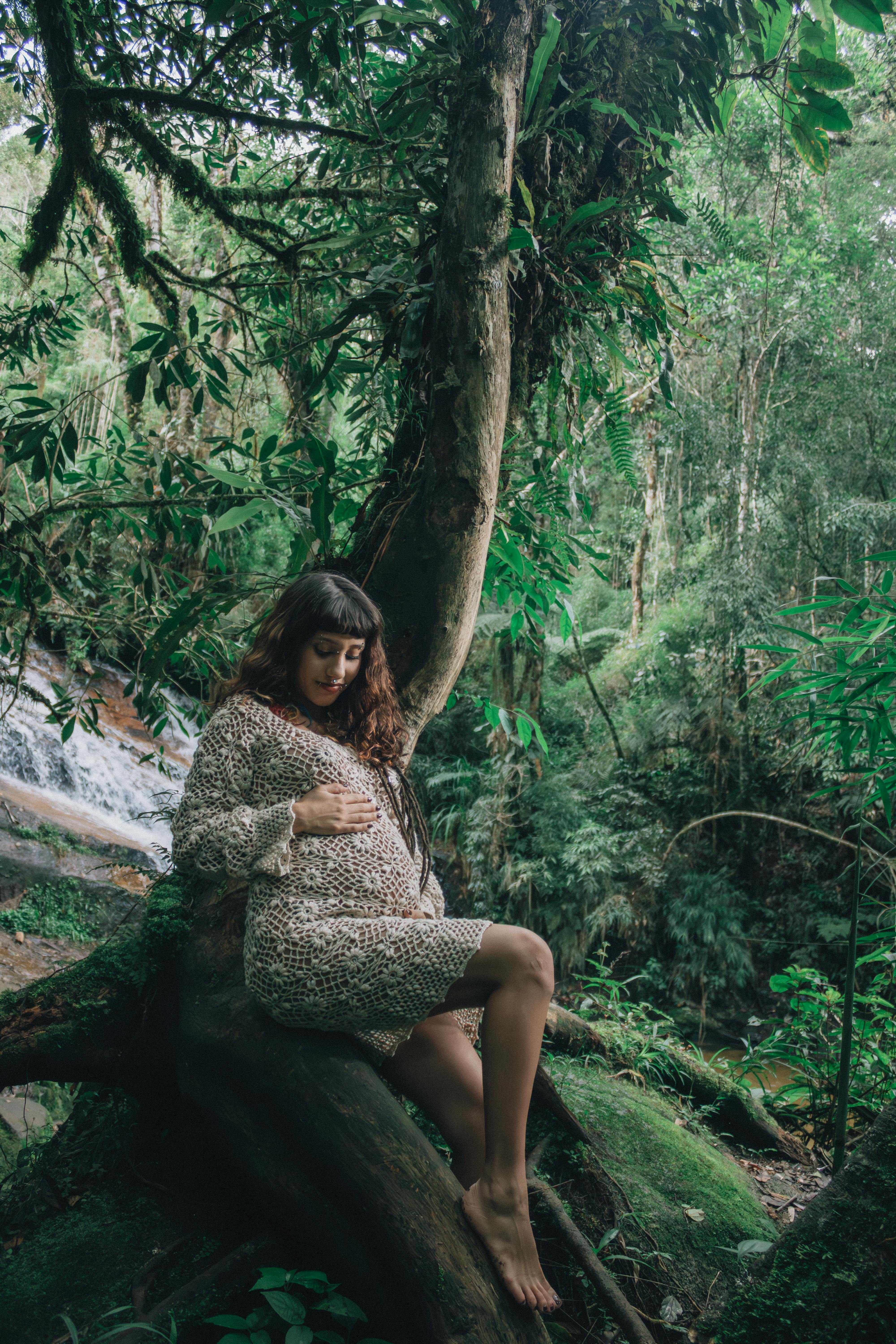 Безкоштовне стокове фото на тему «босоніж, вагітна, вагітна жінка» стокове фото