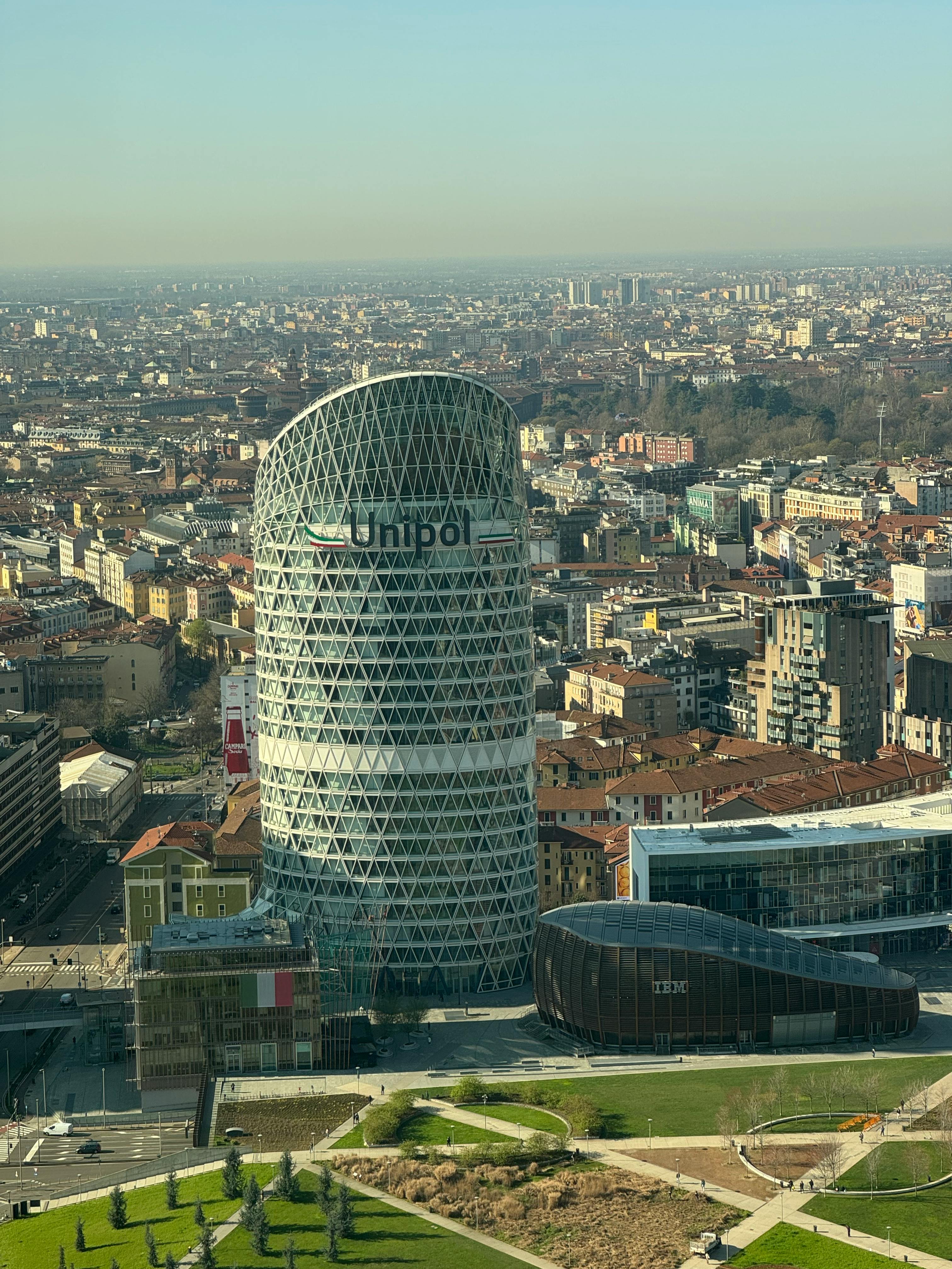 UnipolSai Tower in Milan: Modern Cityscape
