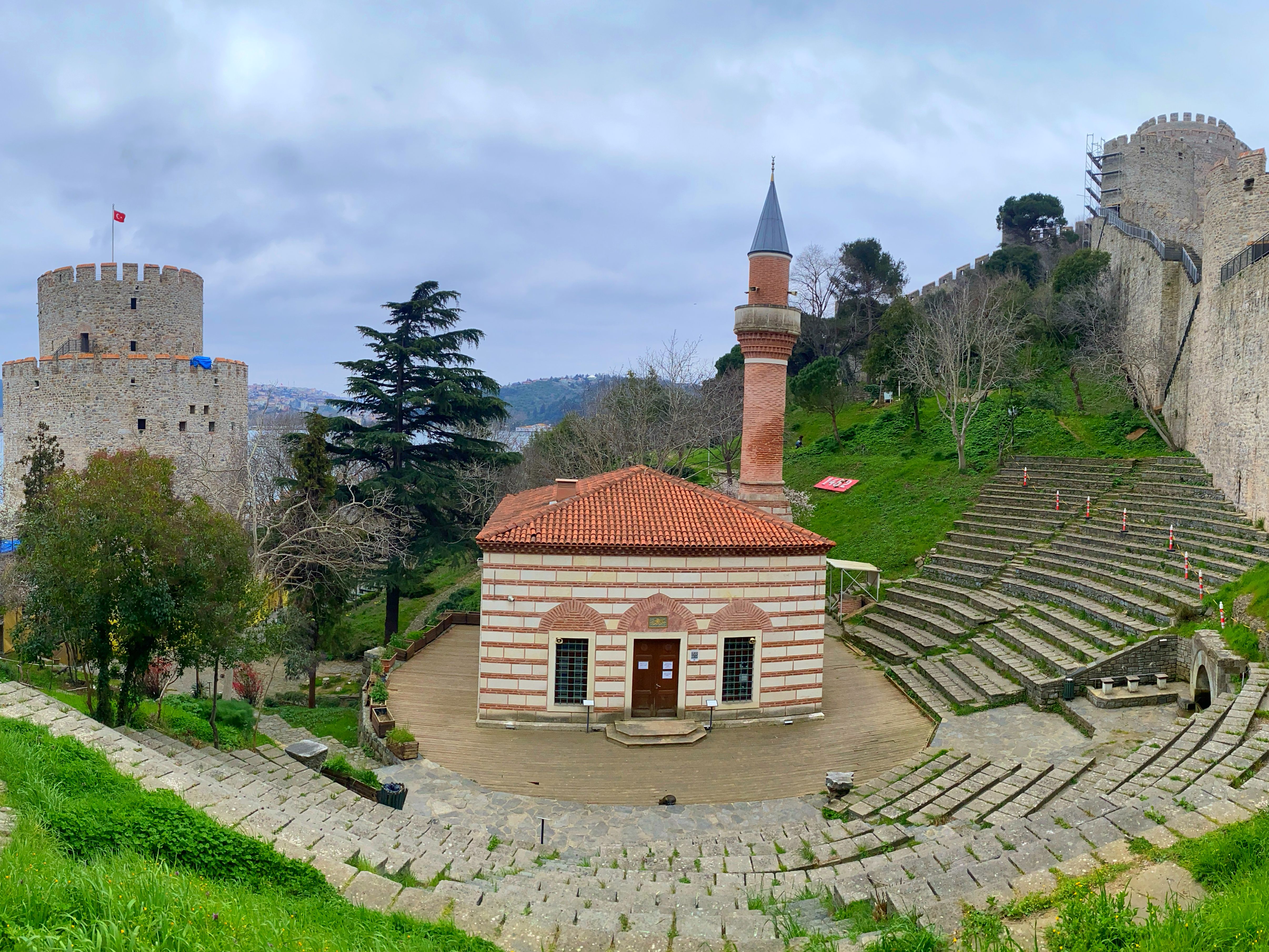 Historical Turkish Fort and Mosque in Istanbul · Free Stock Photo