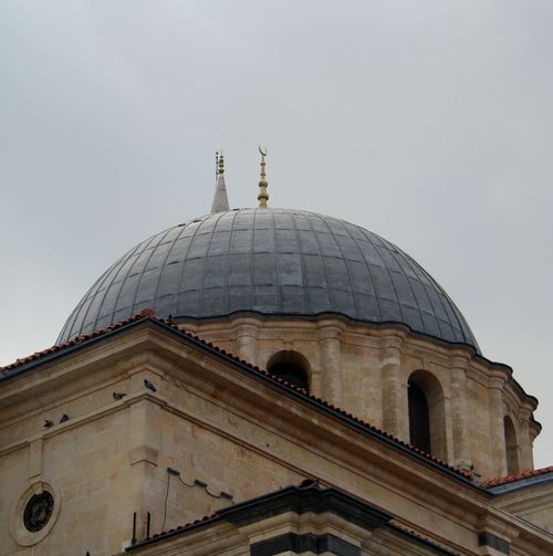 Free Discover the grandeur of an Ottoman-style mosque dome with intricate details under overcast skies. Stock Photo