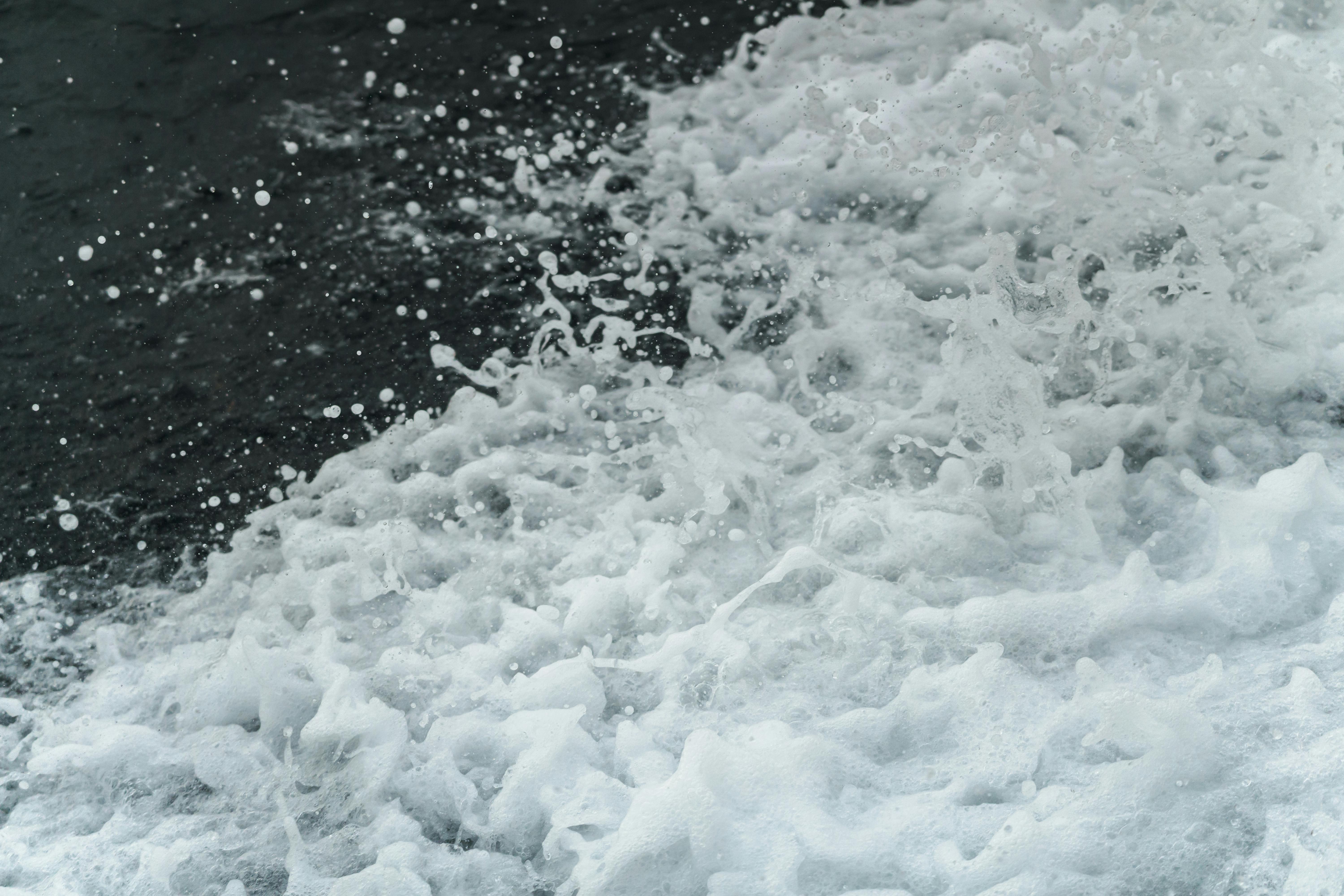 Captivating image of ocean waves crashing and splashing, showcasing the power and beauty of nature.