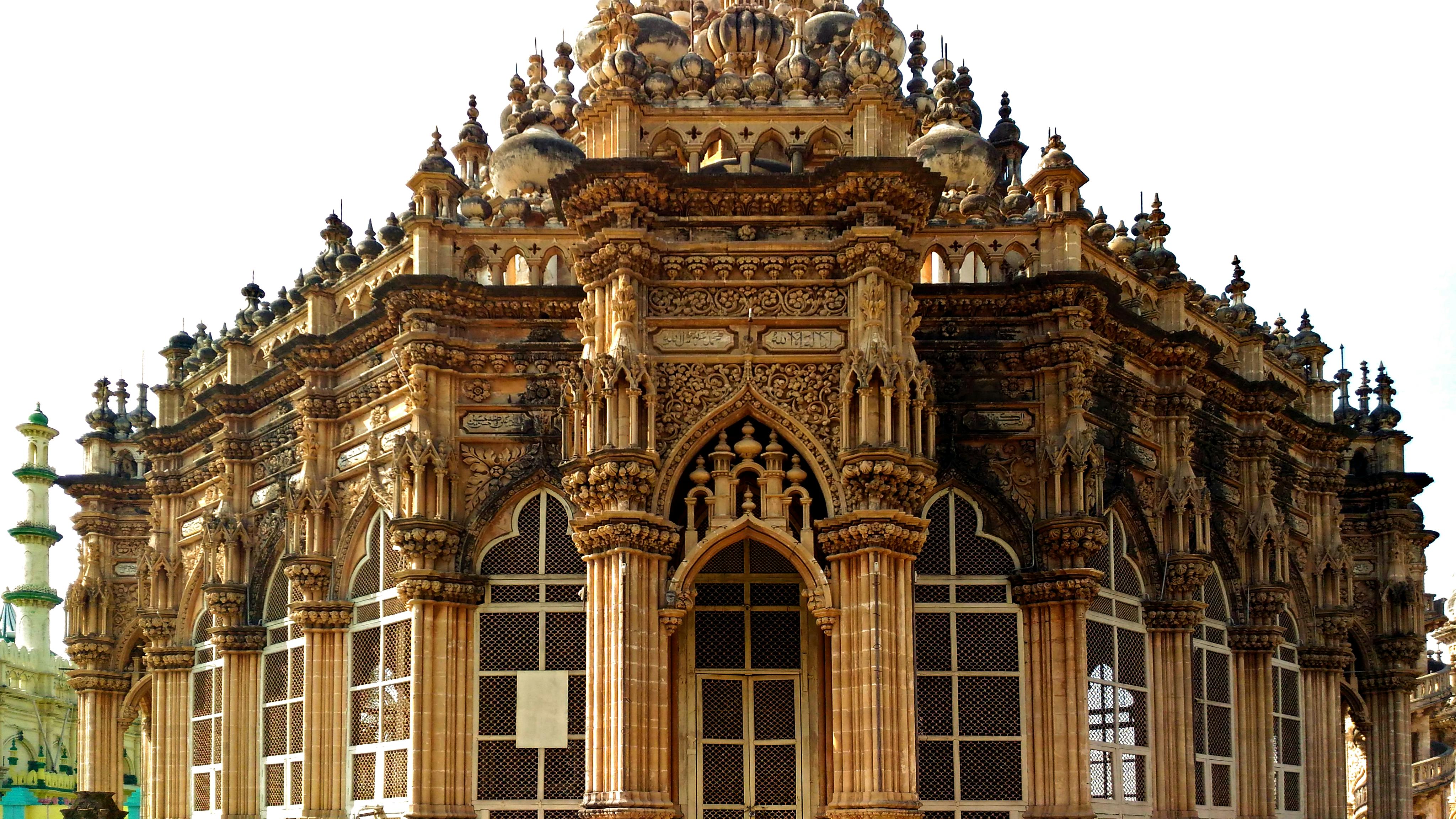 무료 인도 구자라트 주 주나가드에 있는 마하바트 마크바라의 놀라운 건축 양식을 살펴보세요. 스톡 사진