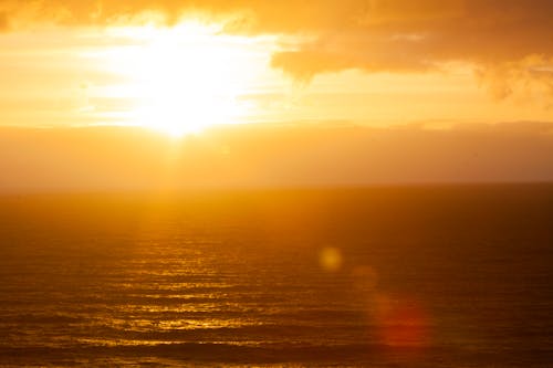 Kostenloses Stock Foto zu abendsonne, goldene sonne, grelles sonnenlicht