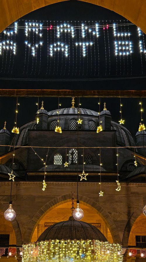 Free A beautifully lit mosque in İstanbul adorned with intricate festive lights, creating a charming night scene. Stock Photo