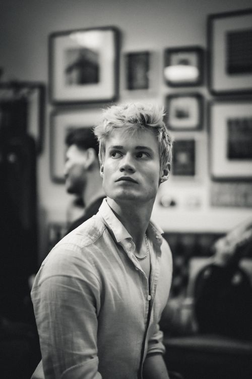 Free Black and white portrait of a thoughtful man in a Düsseldorf art gallery. Stock Photo