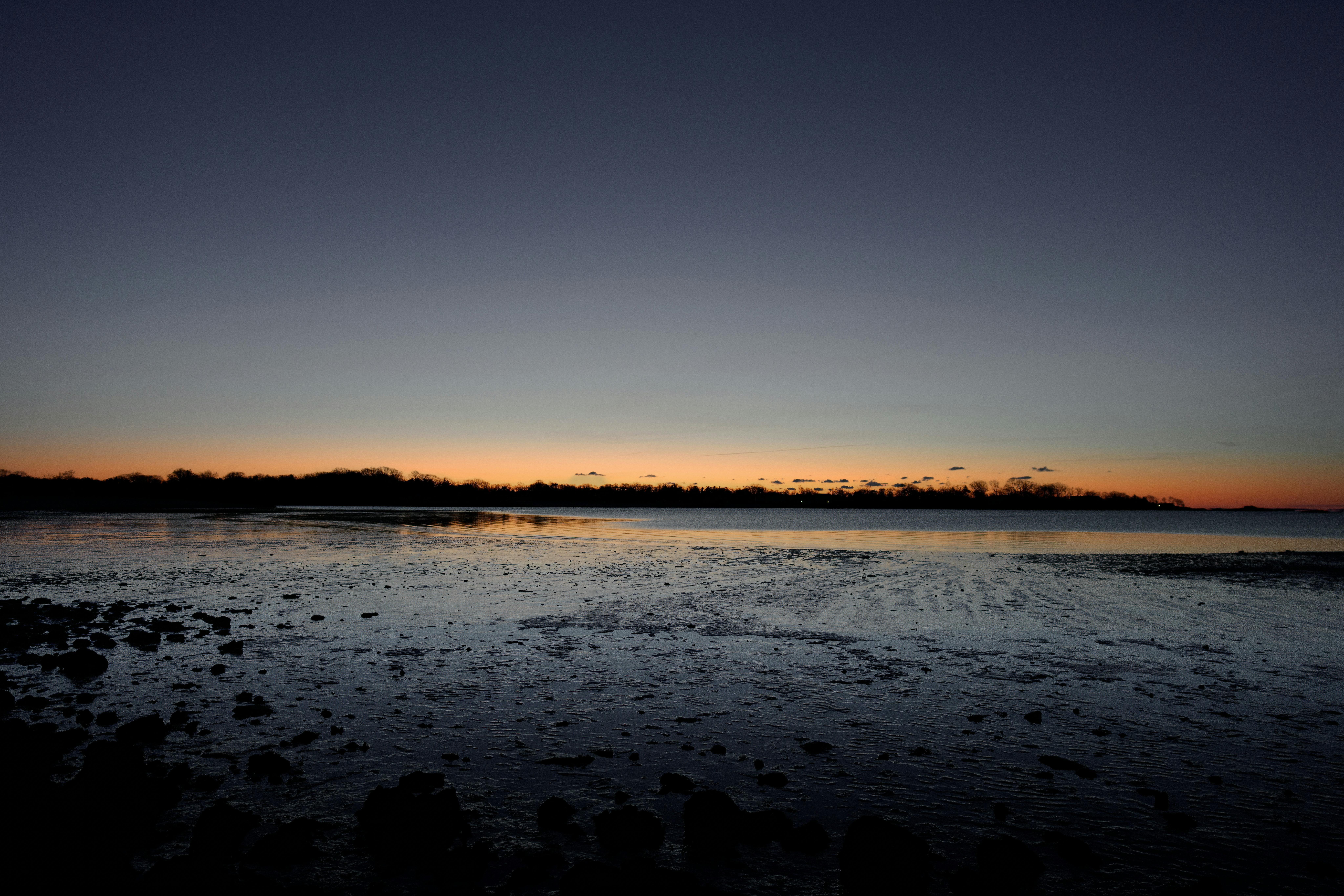 Безкоштовне Спокійний ранковий вид на парк Коув-Айленд під час відпливу в Стемфорді, штат Коннектикут. стокове фото