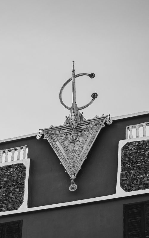 Free Close-up black and white photo of a geometric architectural sculpture on a building facade. Stock Photo