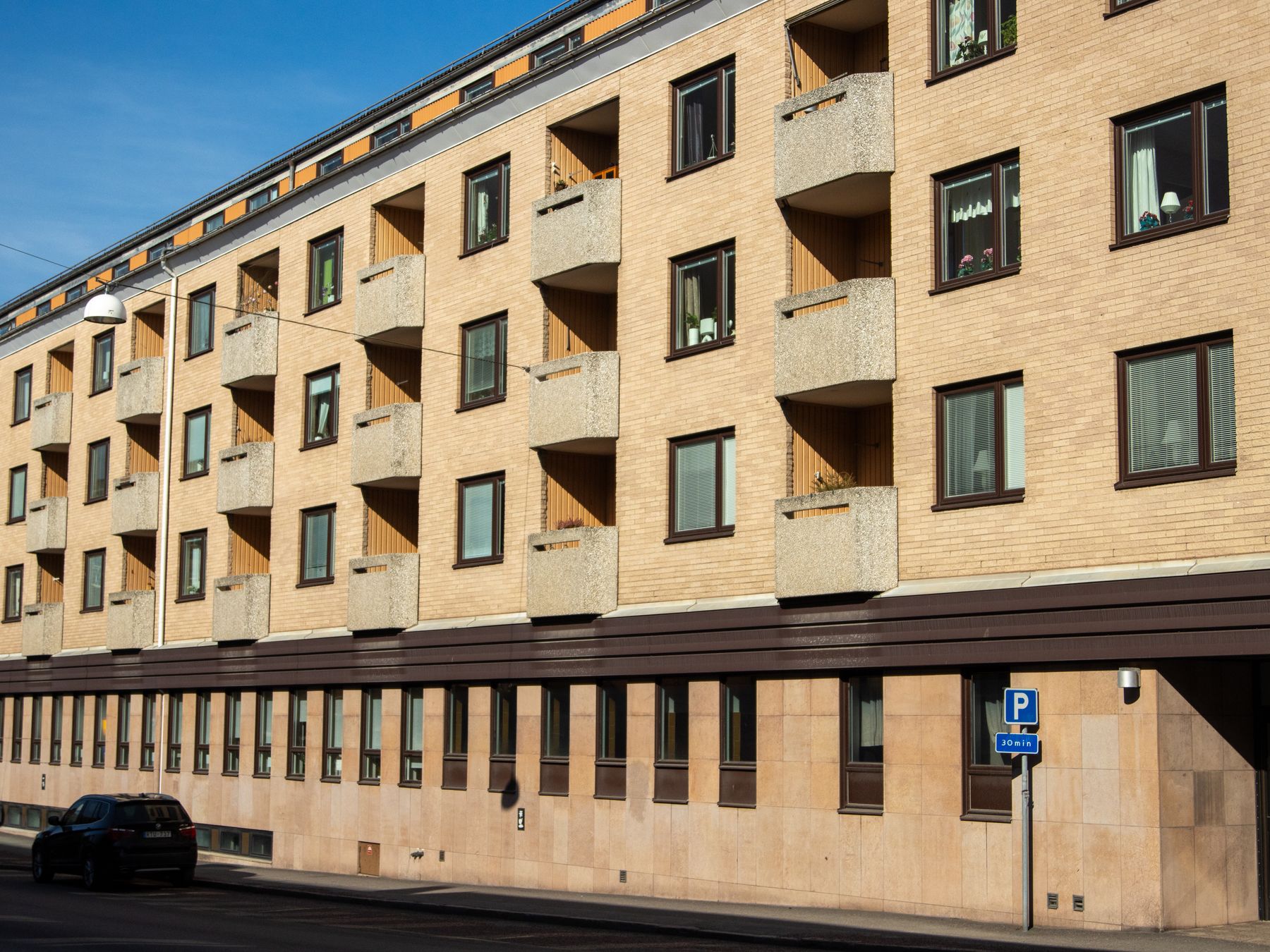 Lamlash — student move with boxes and a van