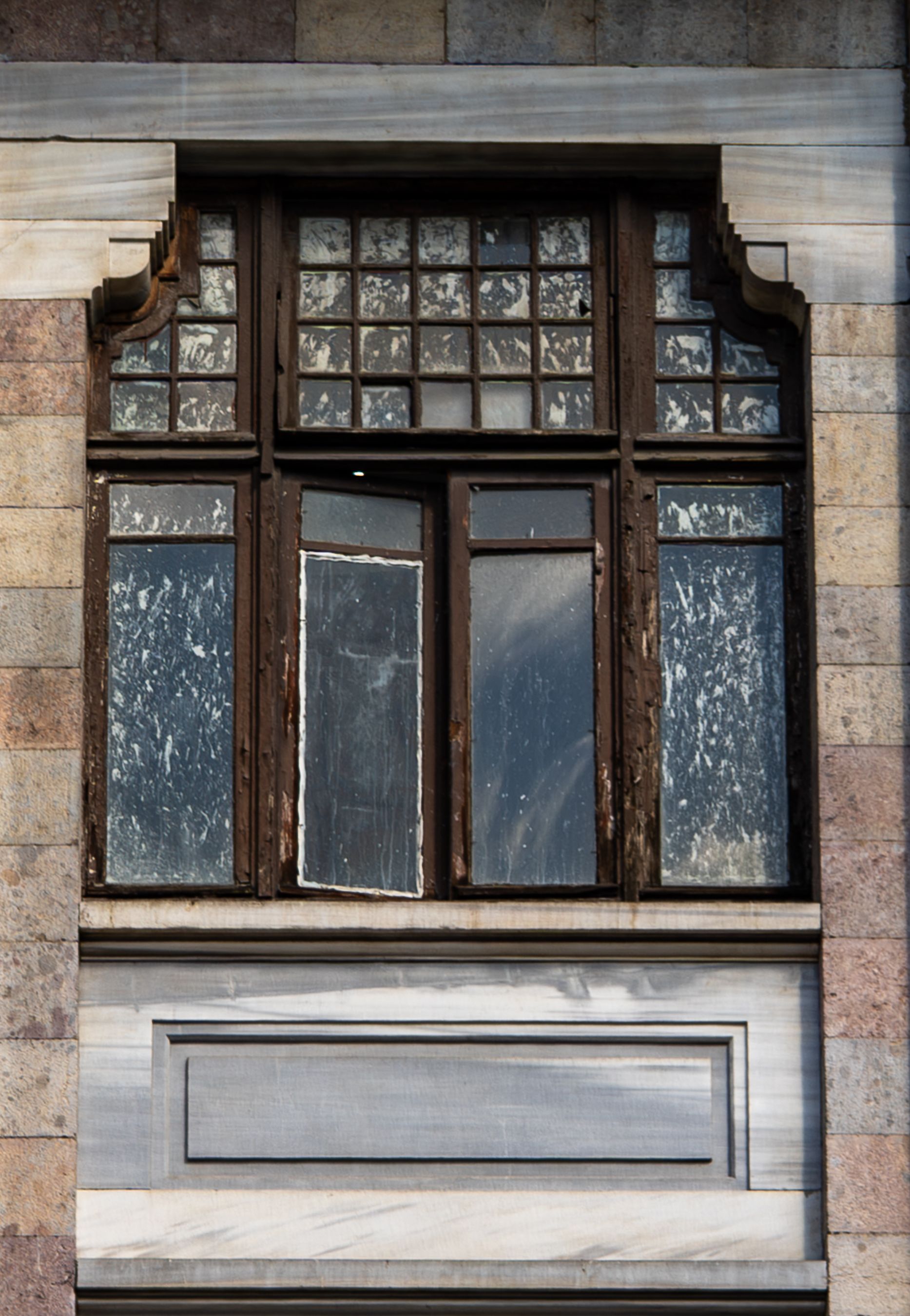 Vintage Wooden Window with Weathered Frames · Free Stock Photo