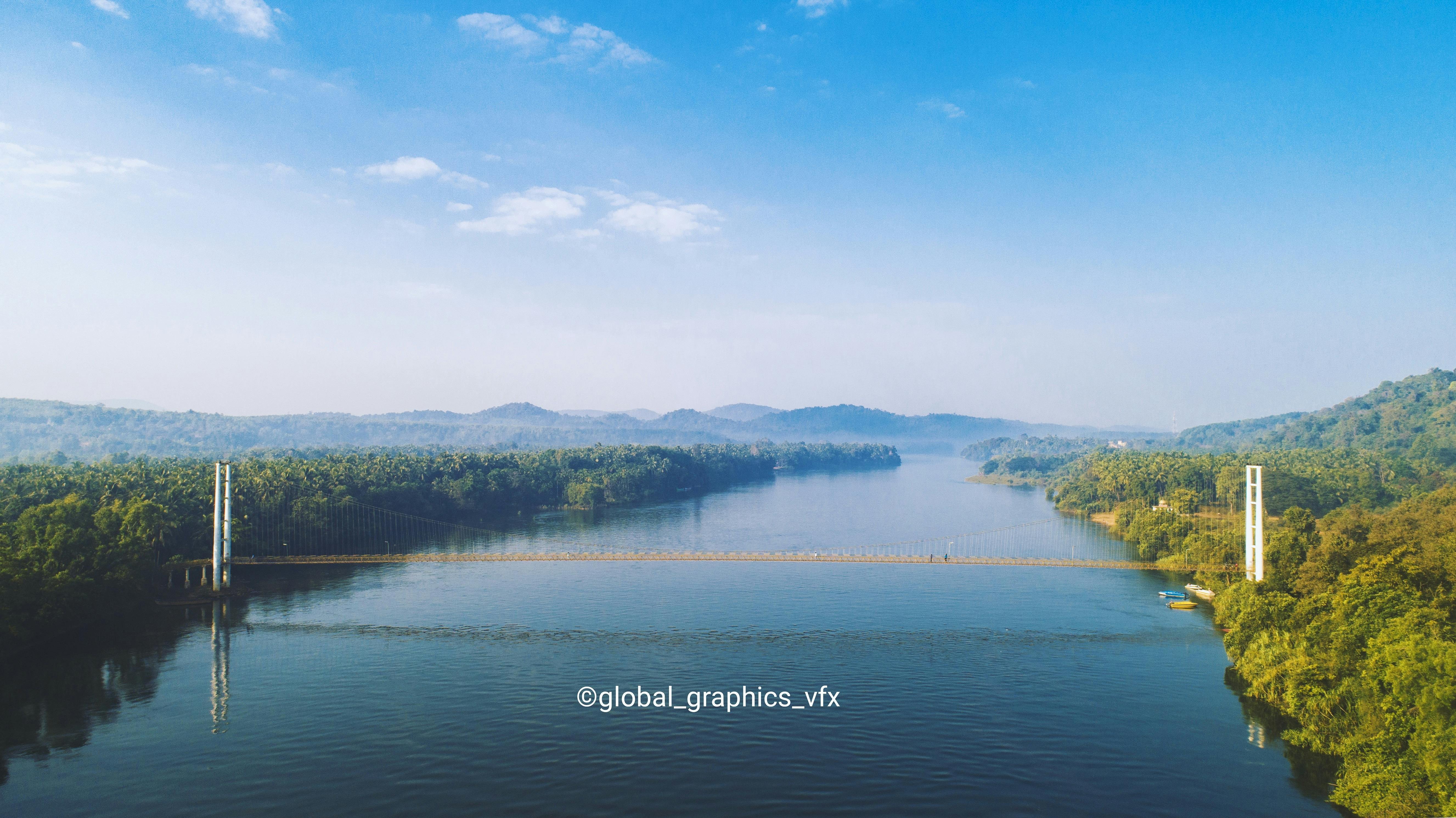 کودکی در حال مطالعه و تمرکز