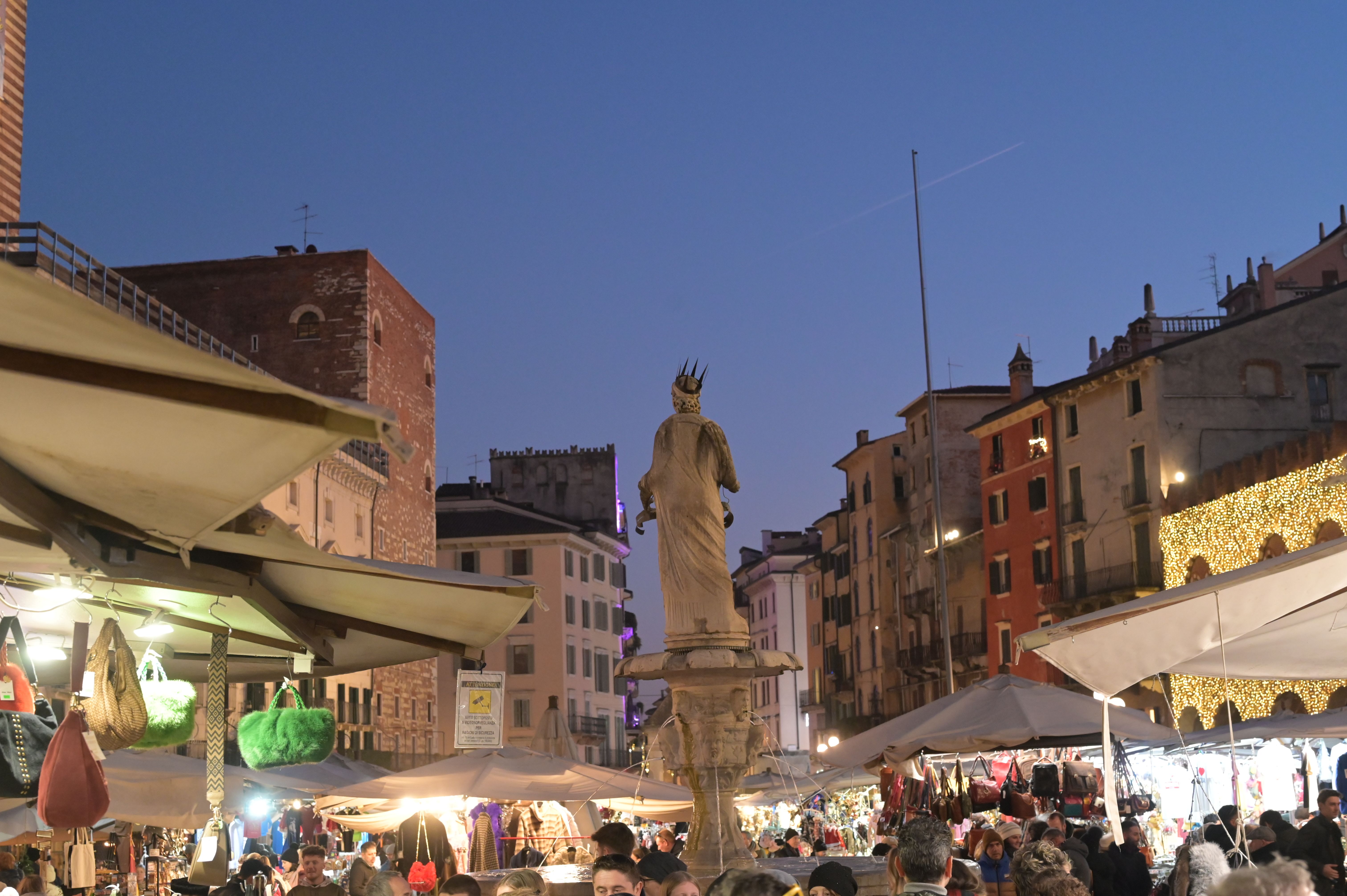 Piazza delle Erbe i bazylika Sant'Andrea