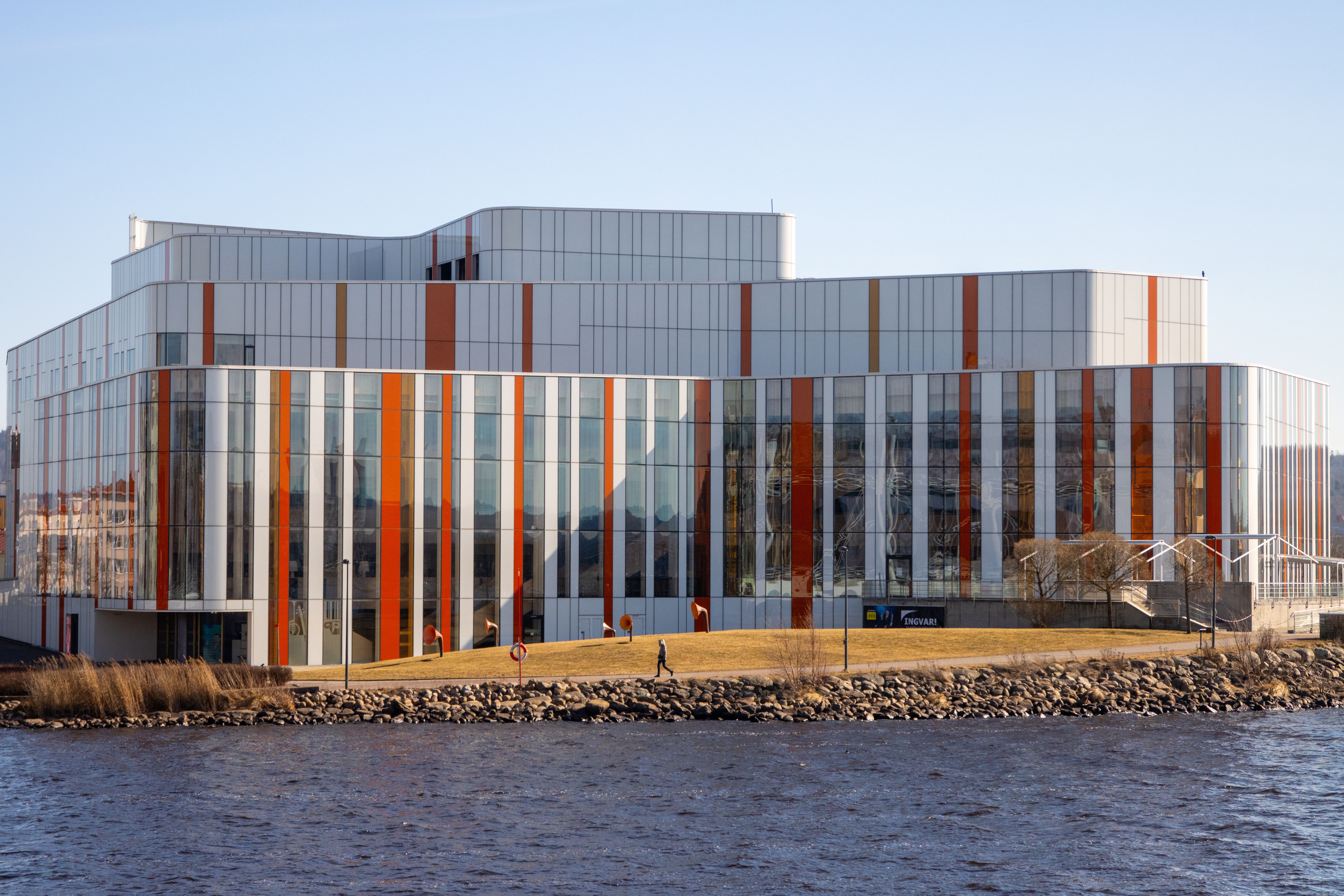 music discovery center — Photo by Efrem  Efre on Pexels