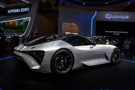 Geely to Launch Canadian EV Sales in 2027 as Dealer Contracts Land