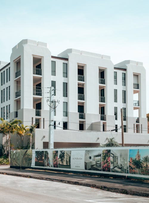 Gratis Edificio De Hormigón Blanco Foto de stock