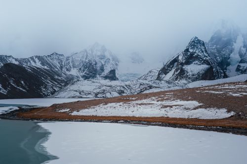 Free A breathtaking view of snowy mountain peaks and a frozen lake, showcasing the serene beauty of a glacier landscape. Stock Photo