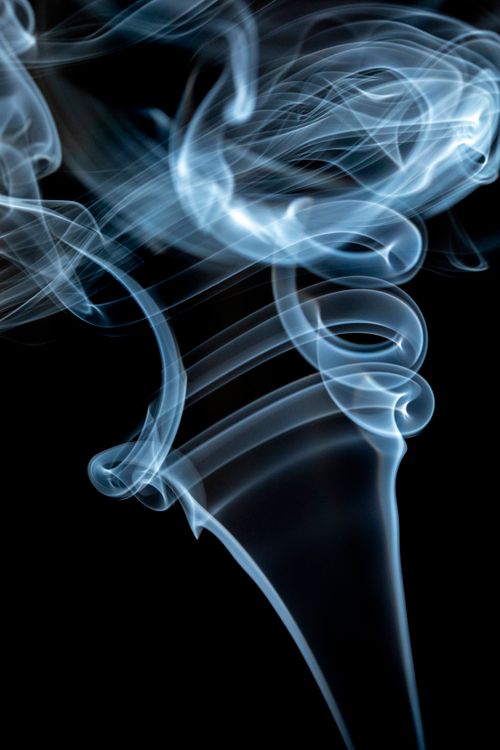 Free Intricate blue smoke swirl creating an artistic pattern against a stark black backdrop. Stock Photo