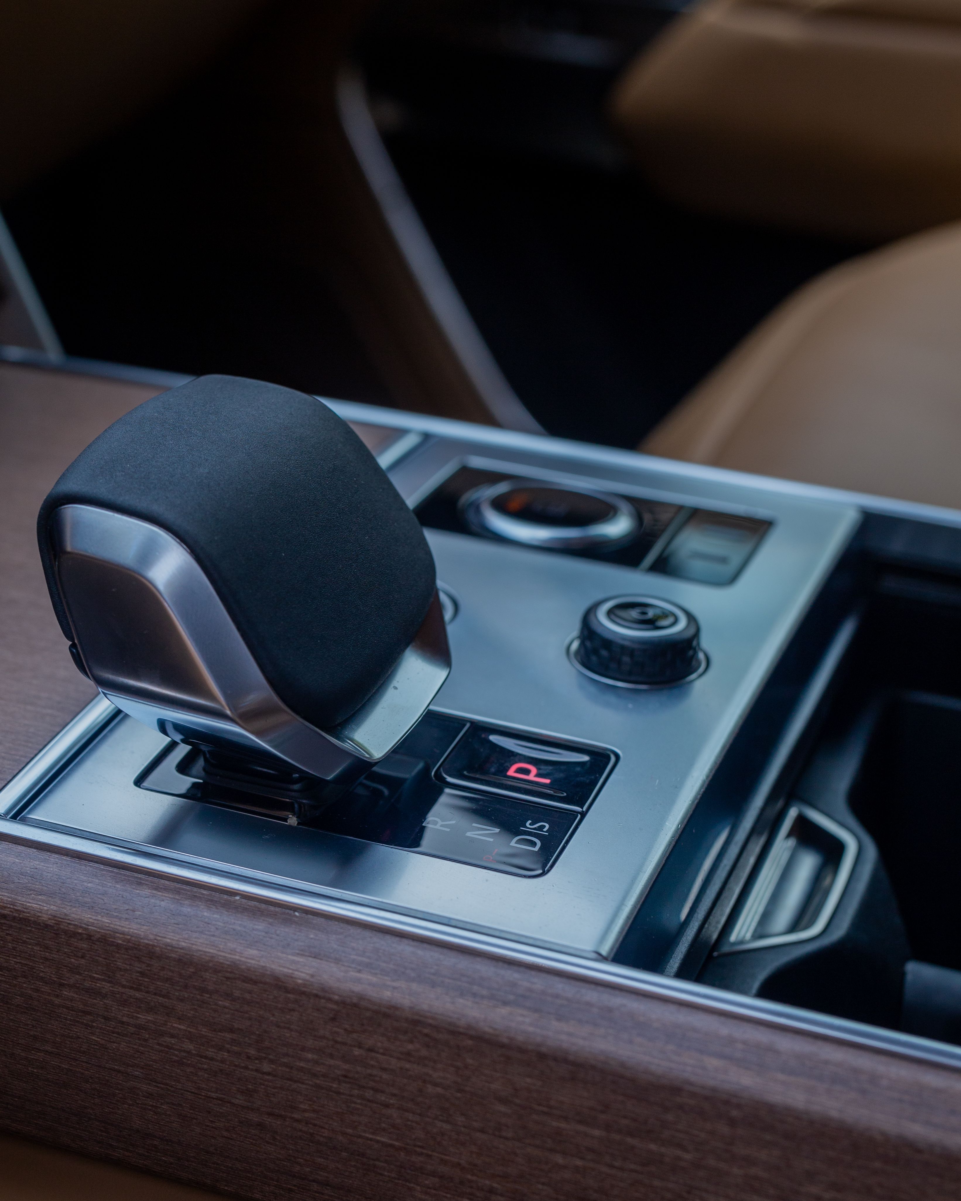 Luxury SUV Interior Gear Selector Close-up · Free Stock Photo