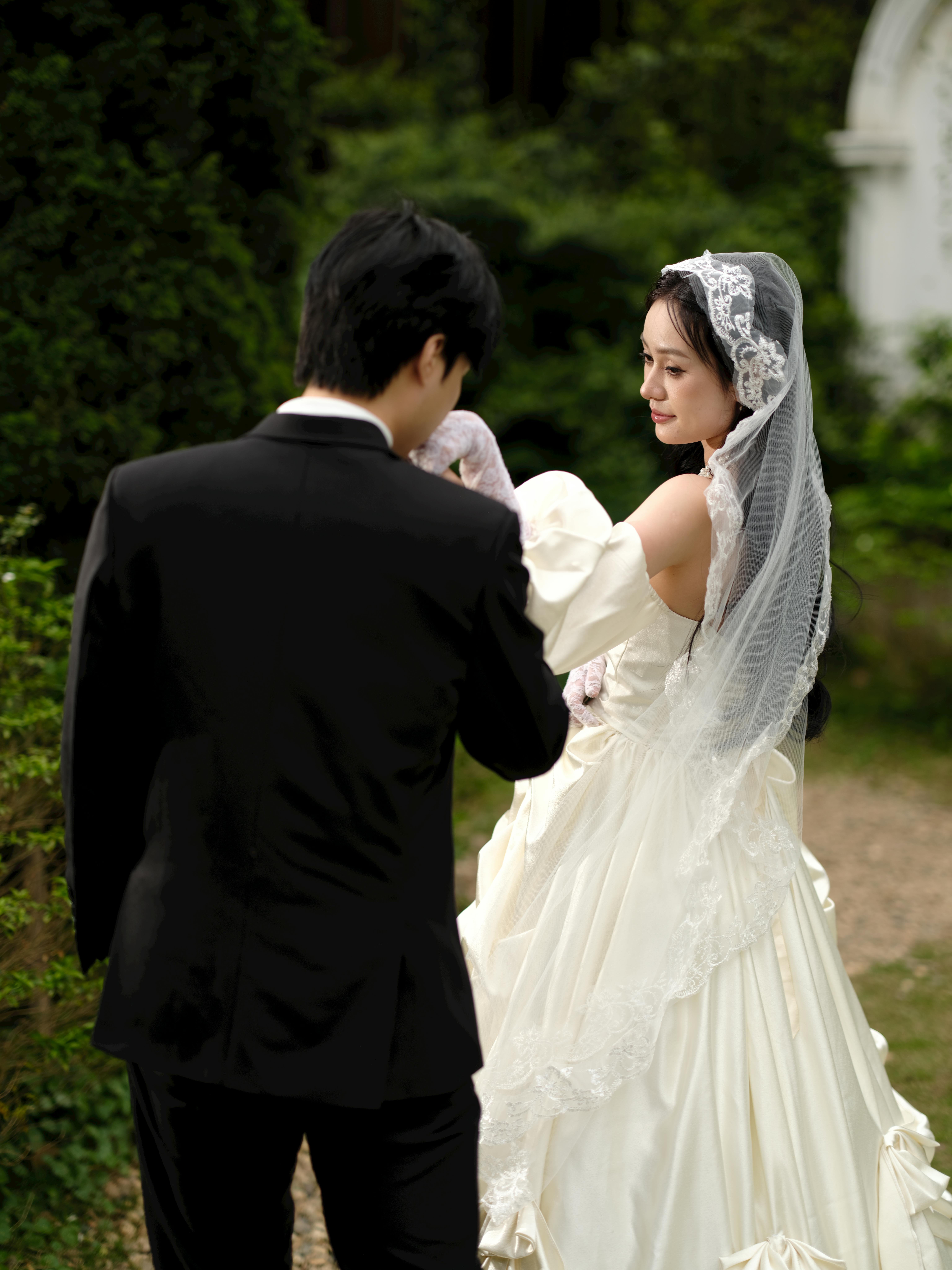 Elegant Outdoor Wedding in Hà Nội's Lush Garden