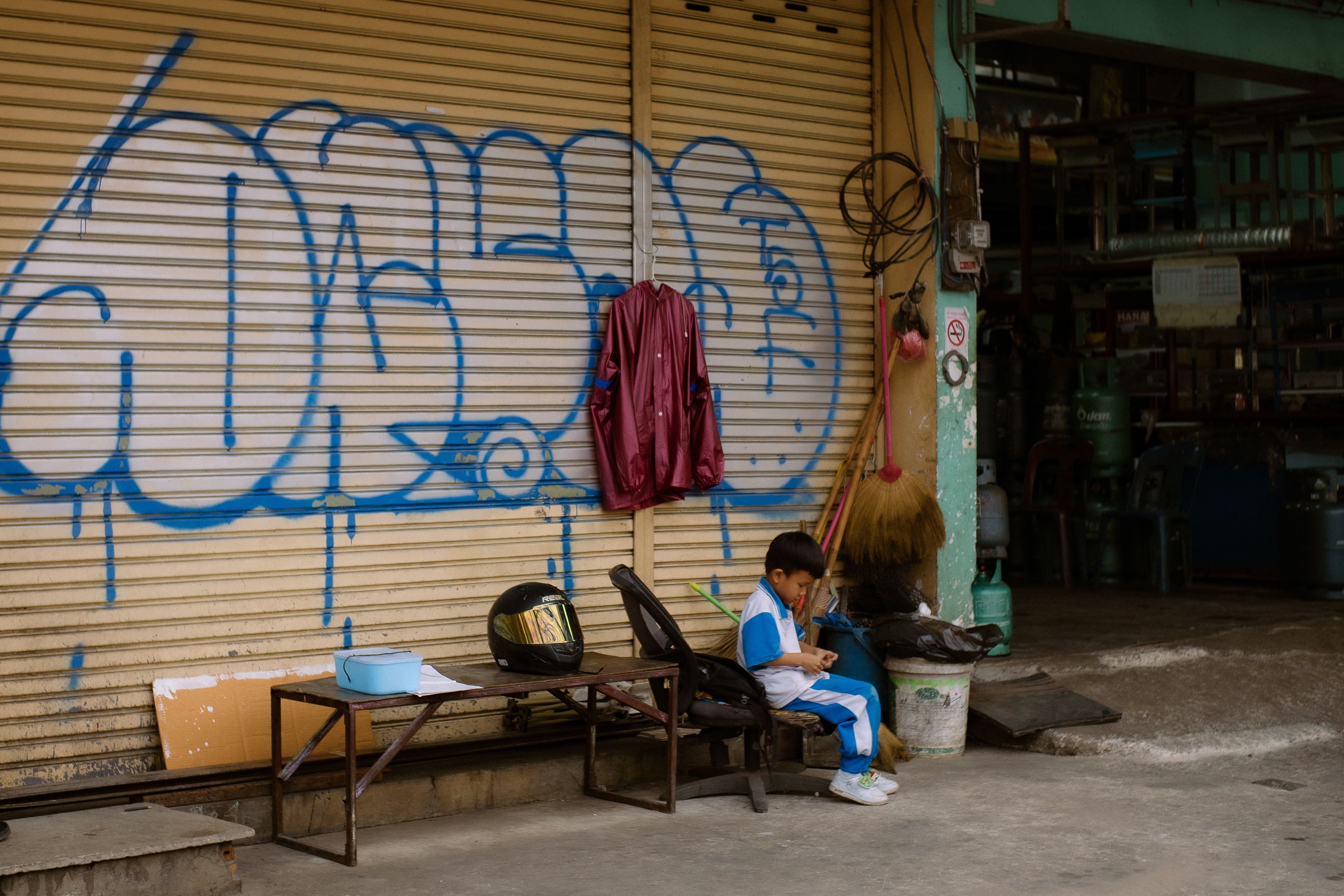 Foreign tourists fined for spray-painting Chiang Mai school fence