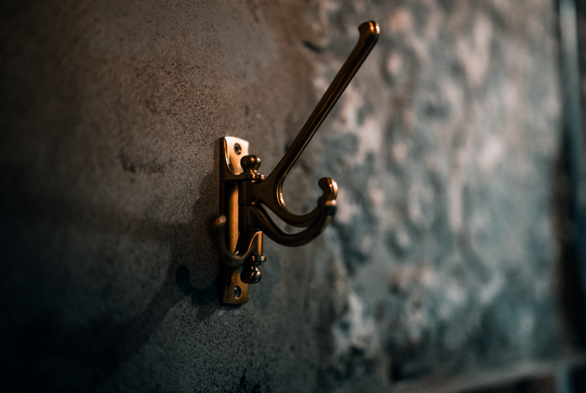 Best Command Hooks 2026: Large, Small & Waterproof Picks