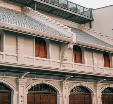 Elegant architecture of a traditional Thai building facade in Bangkok with intricate designs.