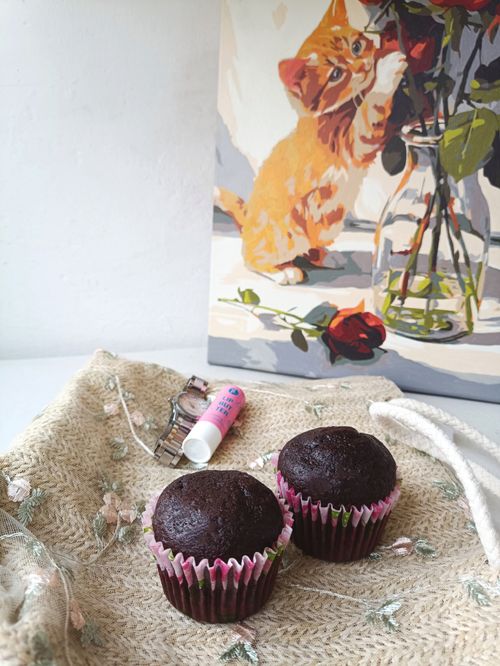 Free Cozy scene with chocolate cupcakes, cozy knit, and cat painting Stock Photo