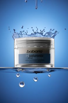Dynamic shot of Babaria Hyaluronic Acid Face Cream splashing in water, showcasing hydration.