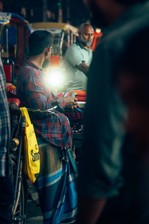 Free Street vendors in a vibrant market scene, highlighting local culture and commerce. Stock Photo