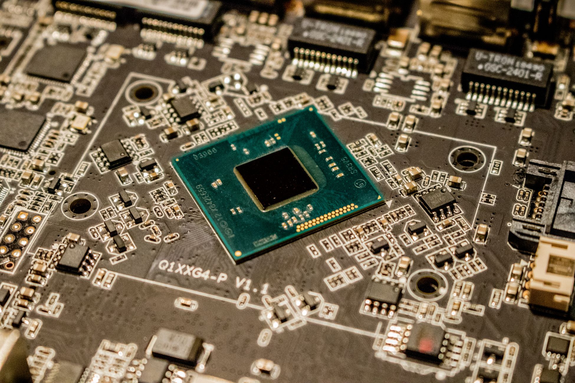 Chip Designer Contrasts Academic and Industry Approaches