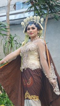 Elegant portrait of a woman in traditional Indonesian wedding attire, showcasing cultural heritage. - Fotografer Sidoarjo