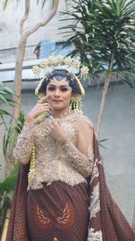 Stunning portrait of a woman in traditional Javanese wedding attire, showcasing intricate details and cultural elegance. - Fotografer Sidoarjo