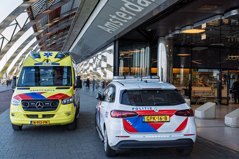 Policijska traka i vozila hitnih službi u Berlinu