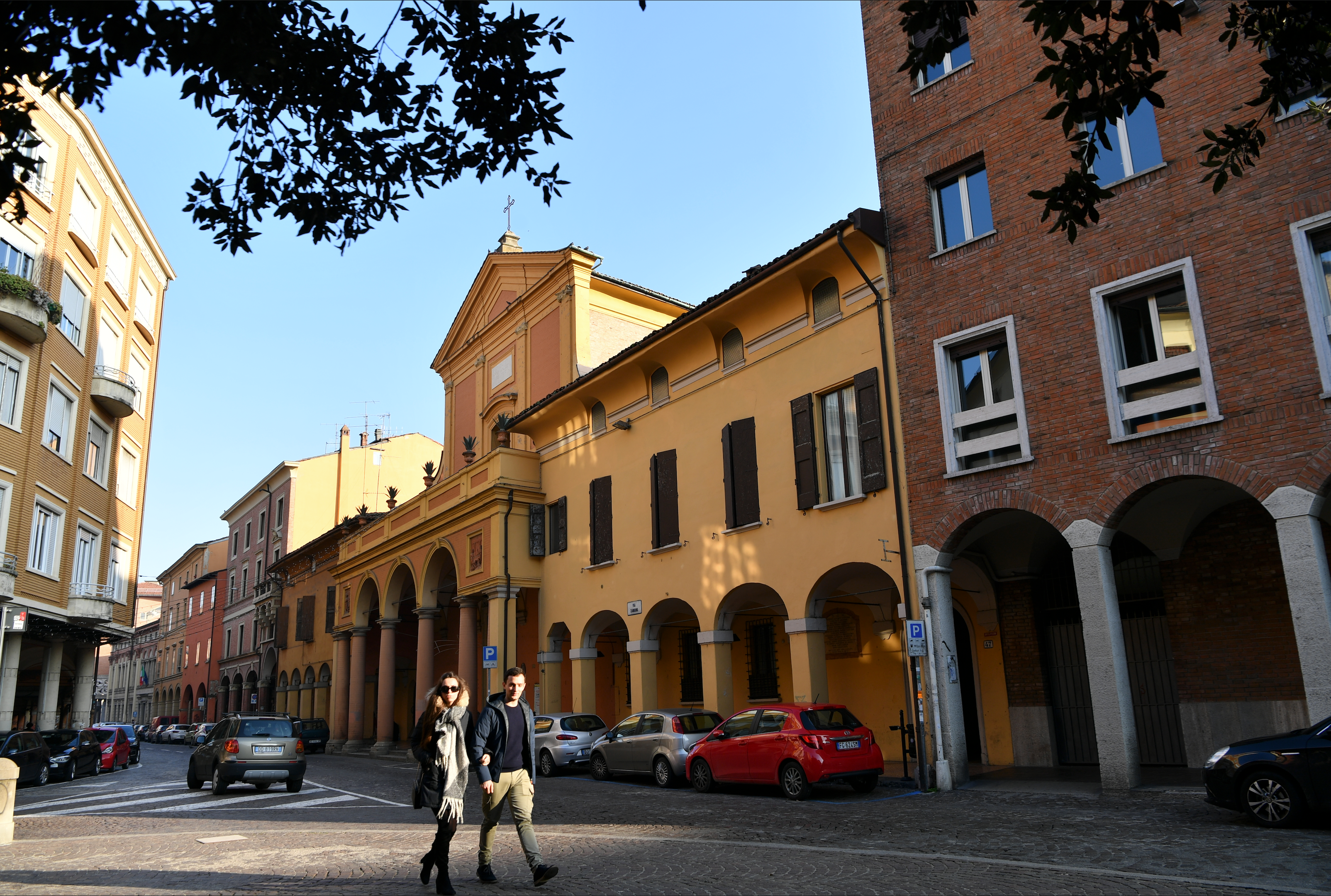 Charming Italian Street with Classic Architecture · Free Stock Photo