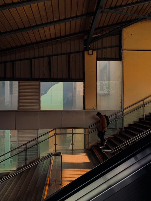 Free A quiet moment inside a Bengaluru transit station showcasing modern architecture and natural lighting. Stock Photo