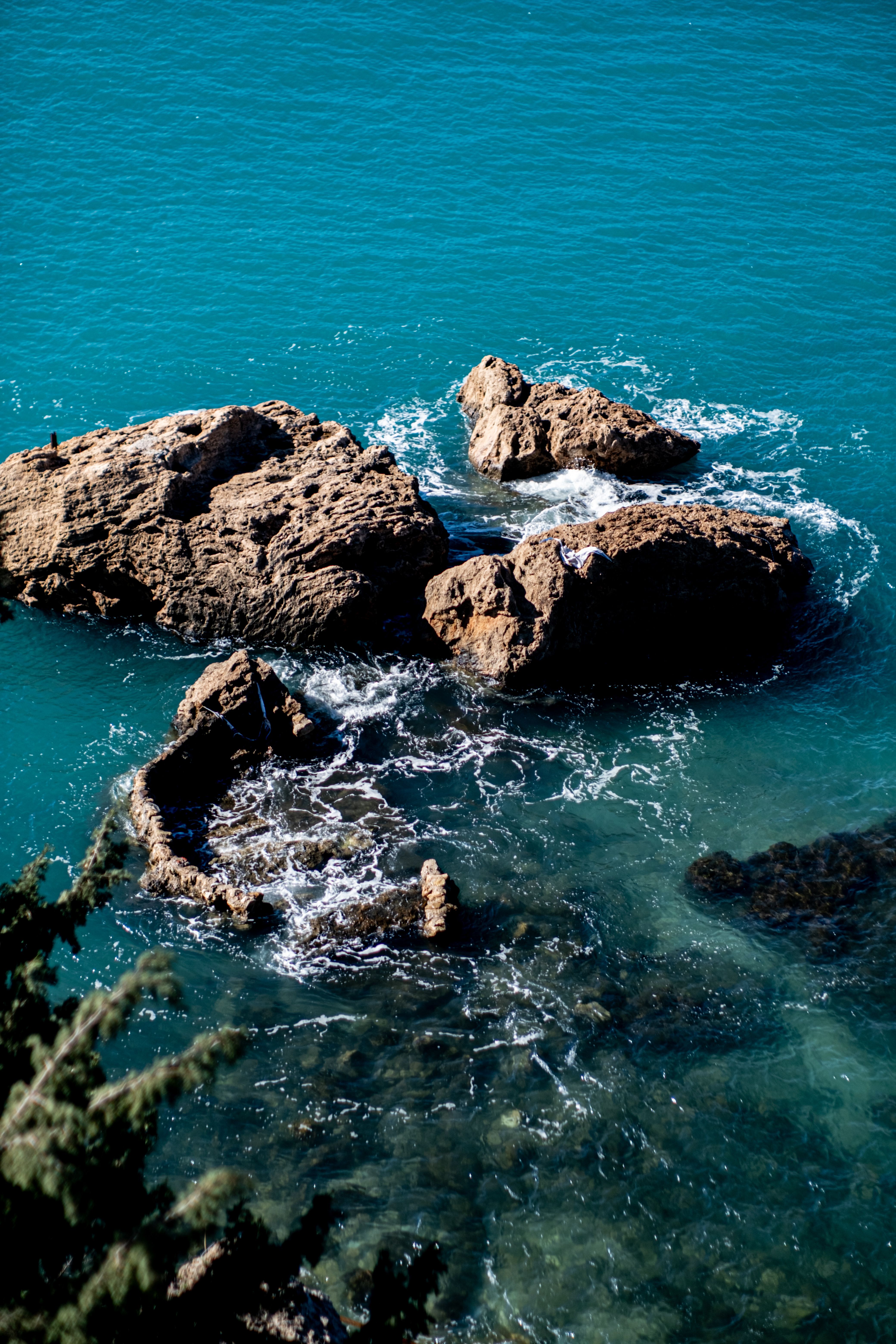 Rocky Coastal Scene with Turquoise Water · Free Stock Photo