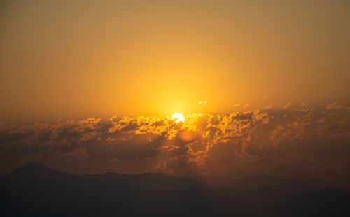 Free Sunset with vibrant colors over mountains in Antalya, Türkiye. Stock Photo
