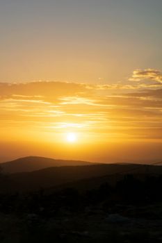 Stunning sunset view over mountainous landscape in Türkiye, showcasing vivid colors.