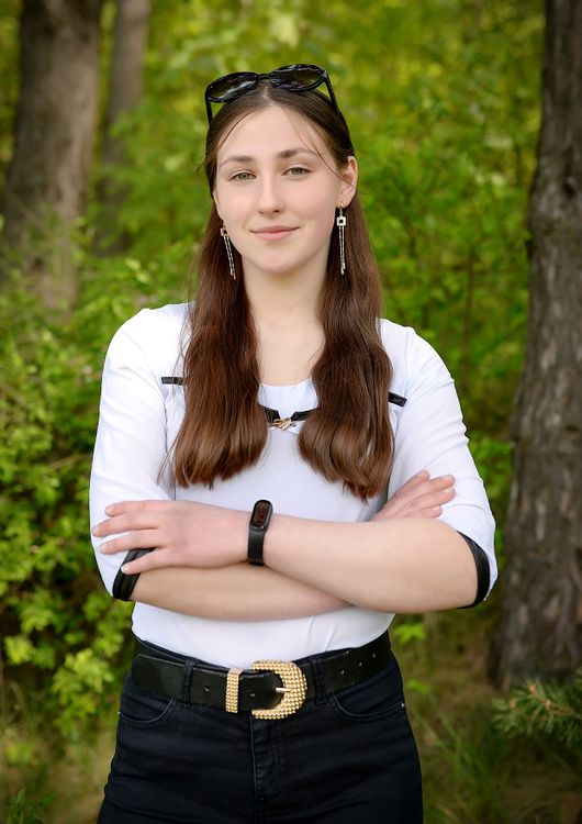 Young Woman Posing in Outdoor Forest Setting · Free Stock Photo