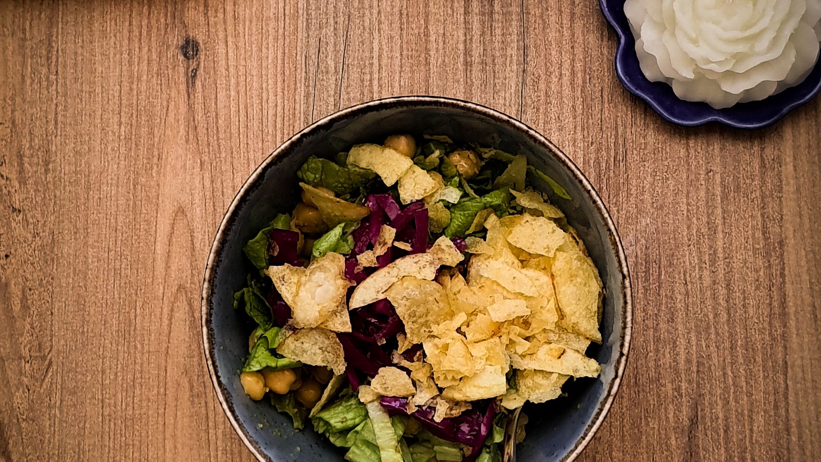 Taça de salada com vegetais.